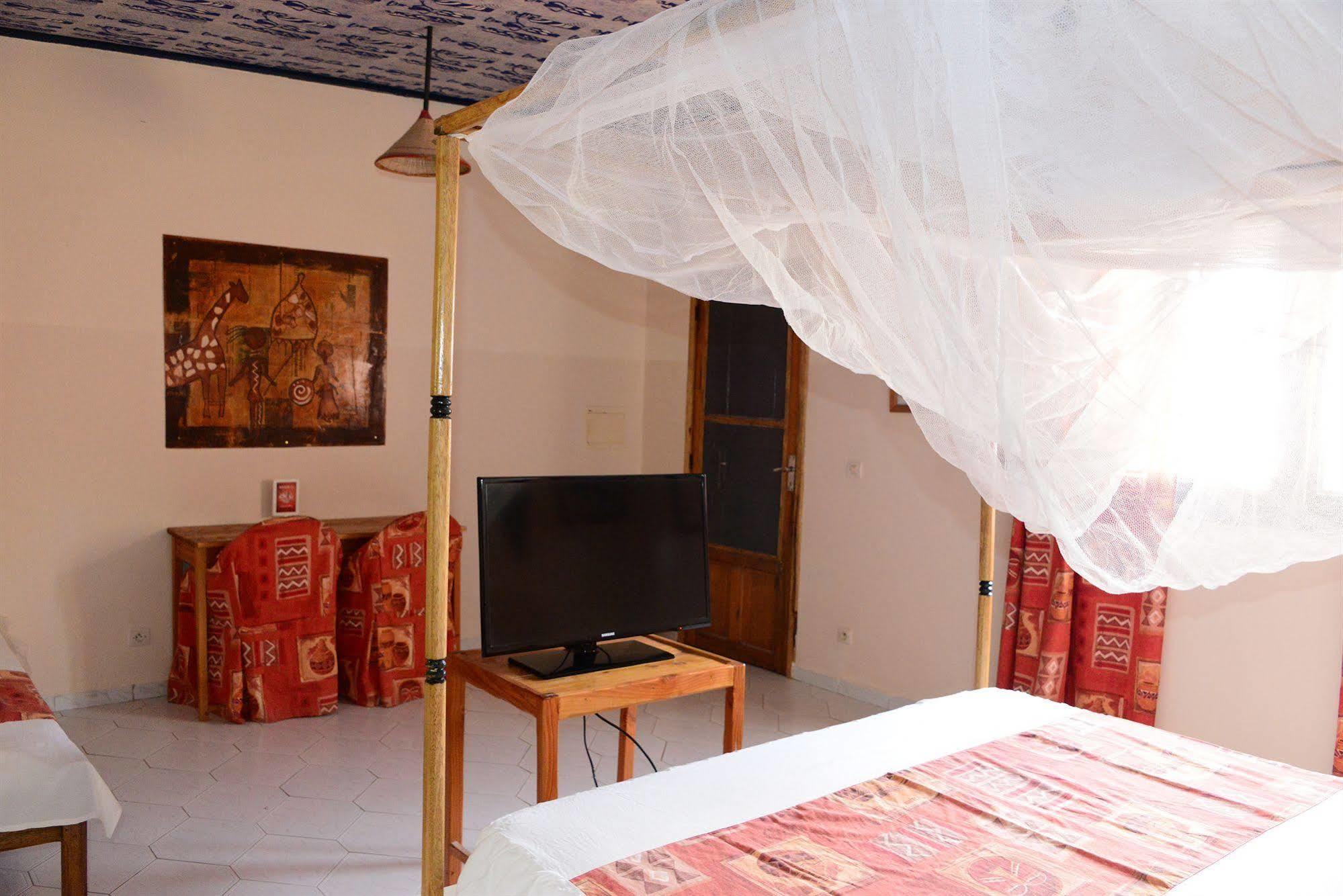 Hotel Mermoz Saint Louis Exterior foto